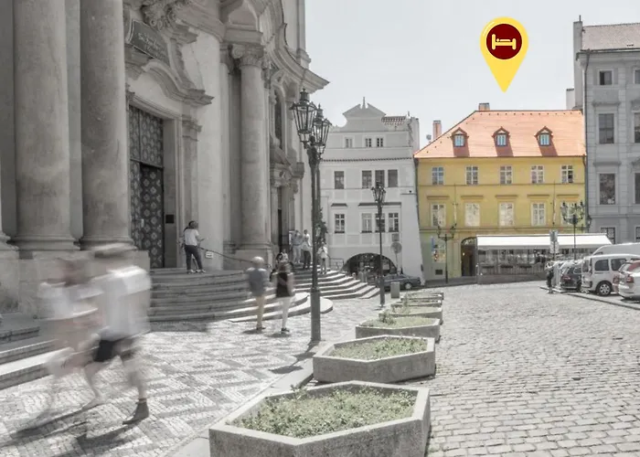 Three Golden Crowns Apartments Praag